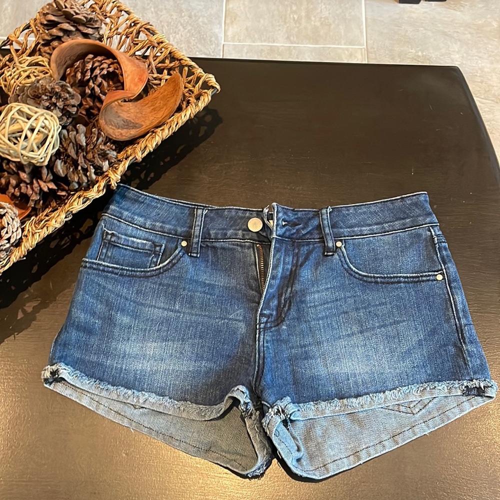 Bullhead low rise dark jean shorts